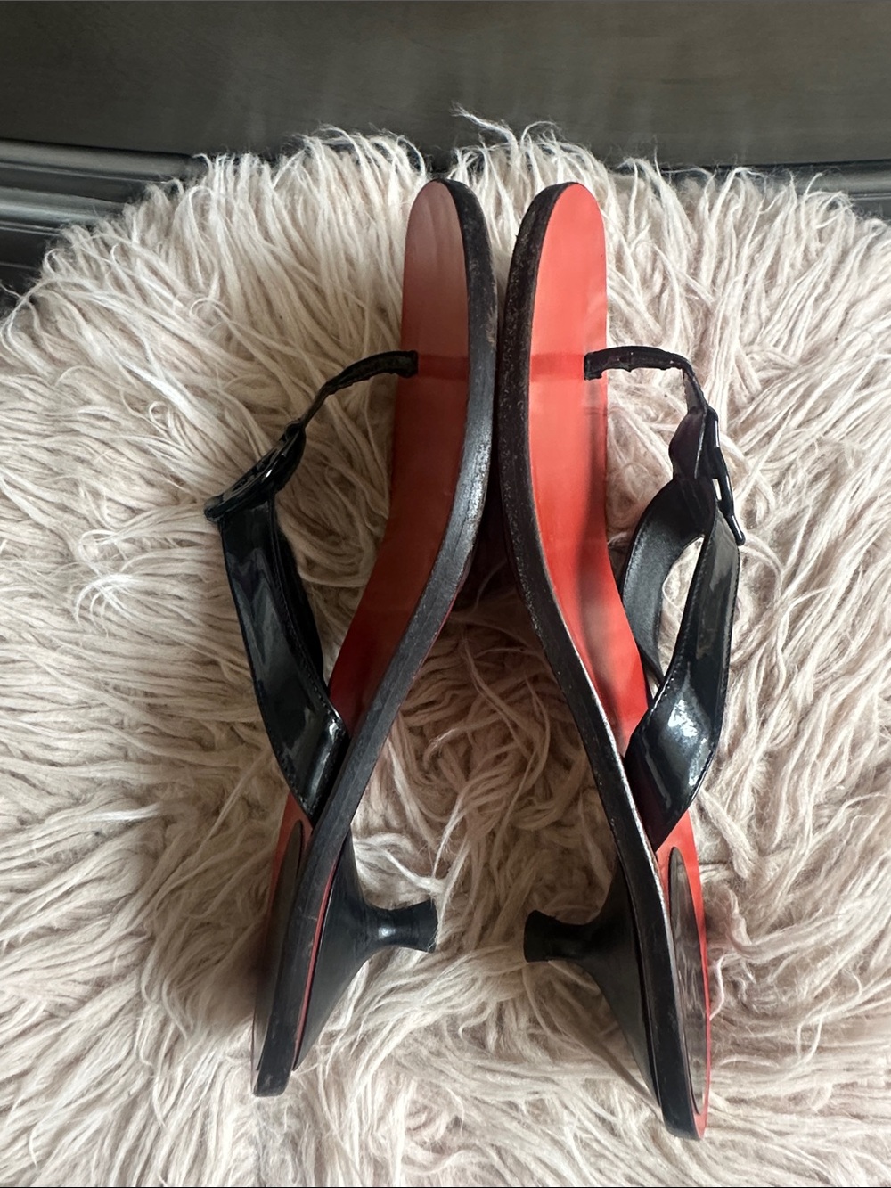 Gucci Black Leather Thong Sandals with Red Footbed - Picture 4 of 9